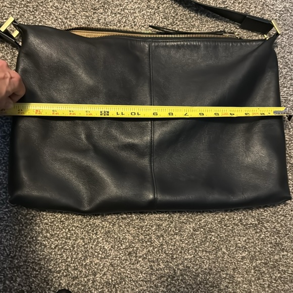 Elegant Black Leather Shoulder Bag - Picture 7 of 7